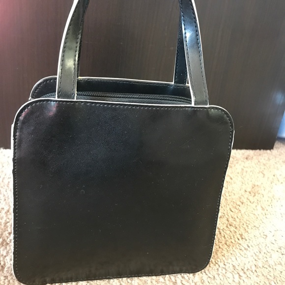 Guess Purse - Picture 2 of 6